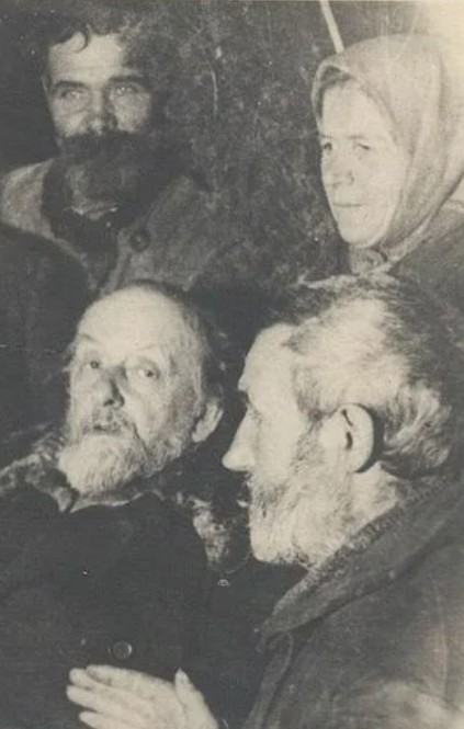 Константин Эдуардович Циолковский [1857-1935] среди крестьян