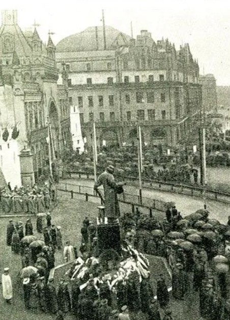 Открытие  в Москве памятника первопечатнику Ивану Федорову [ок. 1520-1583]