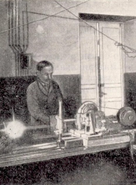 Борис Львович Розинг в лаборатории