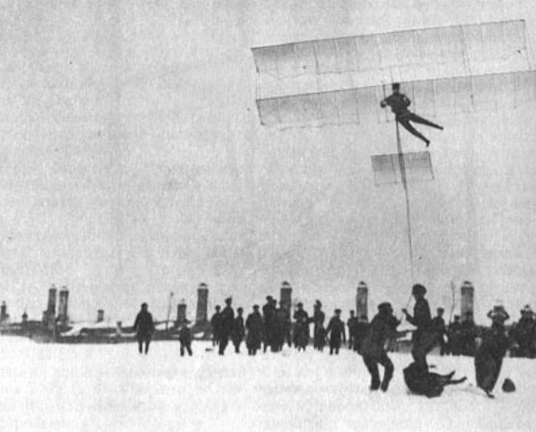1909 год, зима. Полет на планере стулента А.Туполева.