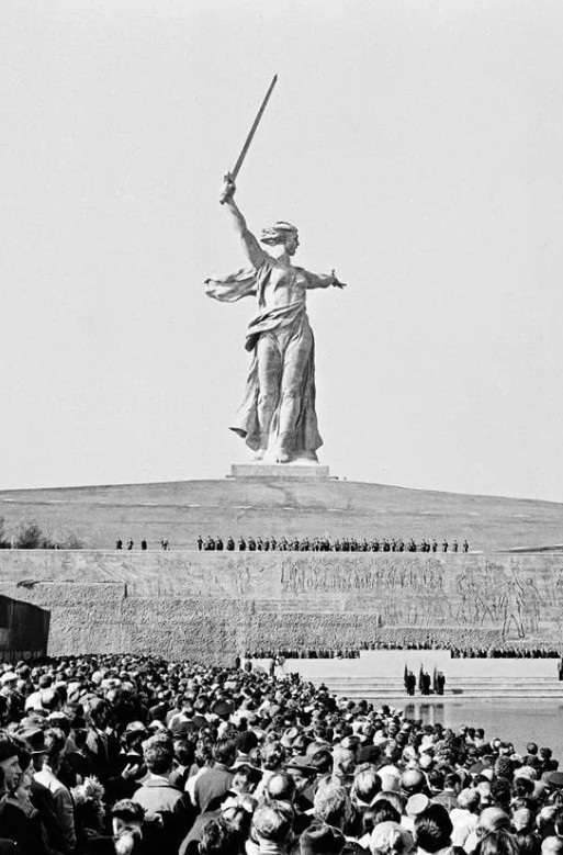 Монумент «Родина-мать» в Волгограде